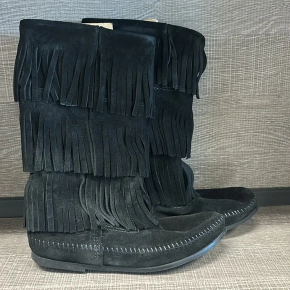 Minnetonka Shoes Minnetonka Layer Womens Fringe Moccasin